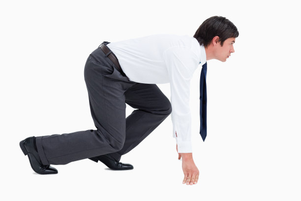 侧面的年轻商人在短跑位置图片下载