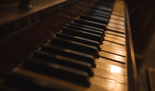 旧钢琴图片下载