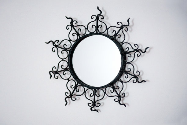 复古图案金属框架镜孤立图片下载