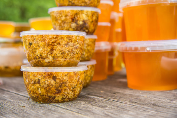 在户外出售蜂蜜图片下载