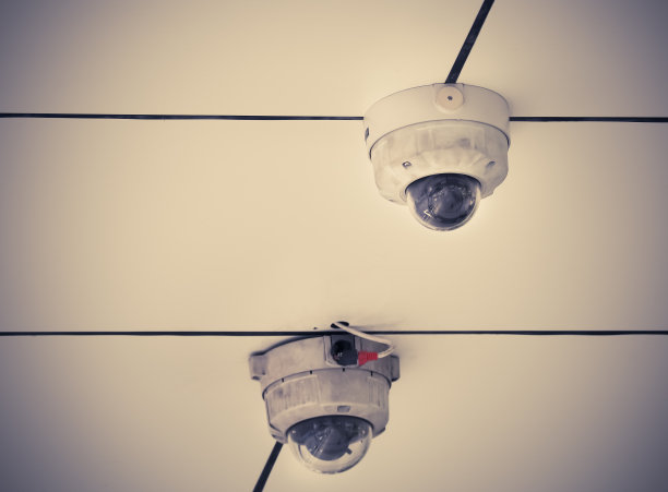 天花板上安装了监控摄像头图片下载