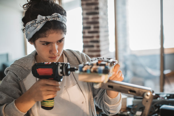 她是个聪明的女孩素材图片