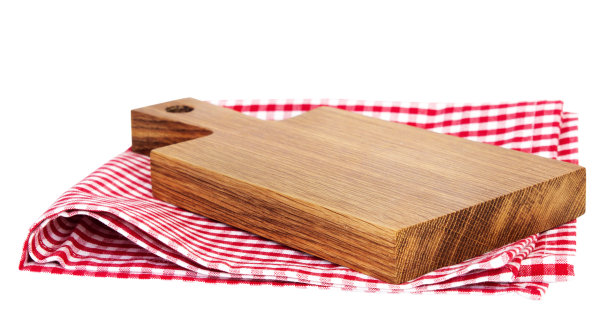 木制厨房空板上的红色野餐布孤立。图片下载