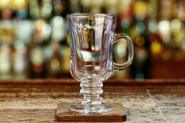 清洁玻璃打孔图片下载