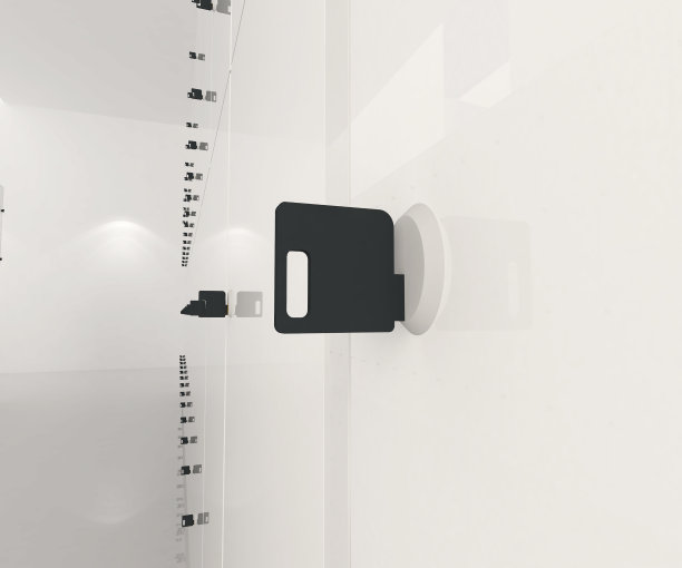 关上储物柜上的钥匙图片下载