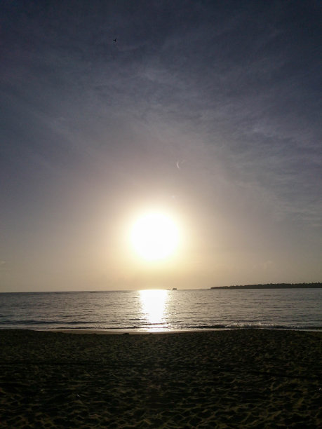 沙滩上的日出图片下载