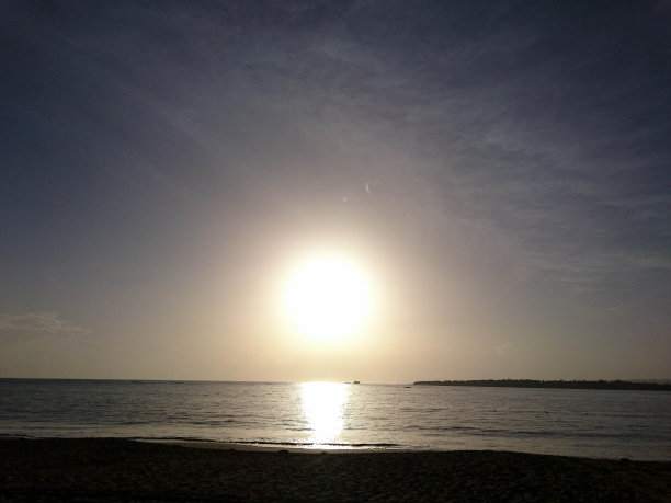 沙滩上的日出图片下载