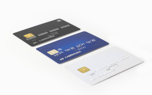 三张空白的信用卡在白色背景上排成一排图片下载