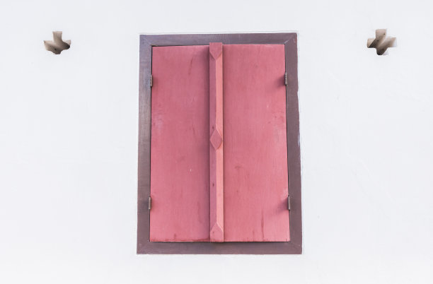 泰国古庙上的古色古香的窗户。图片下载