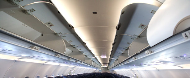 空飞机上的行李架图片下载