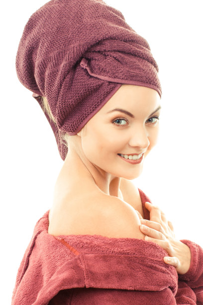 复古照片，紫色浴袍的快乐女人图片下载