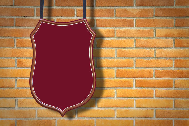 贴在砖墙上的金属红色标牌——带有复制空间的图像图片下载