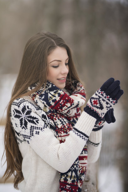 美女不冷图片下载