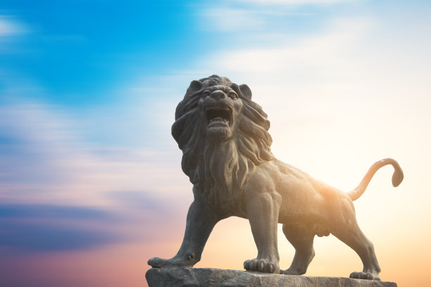 中国传统的石狮，是上海外滩前的老建筑。图片下载