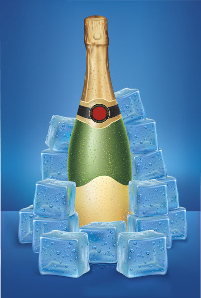 香槟酒瓶，冰块和许多水滴图片下载