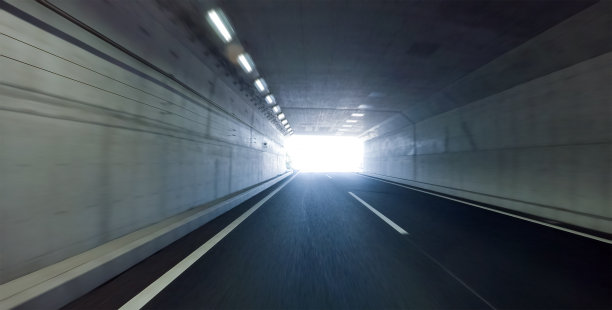 超速行驶隧道图片下载