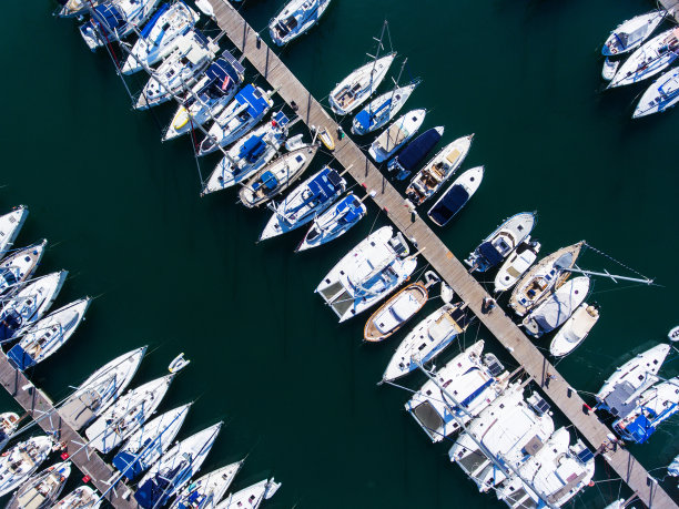 游艇码头鸟瞰图无人机图片下载