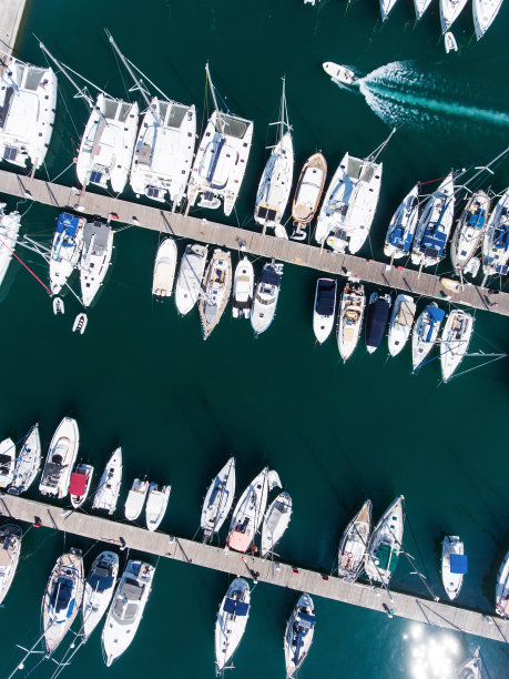 游艇码头鸟瞰图无人机图片下载
