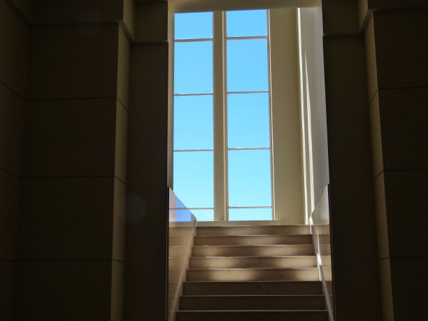 窗口中,葡萄牙的波尔图街头图片下载