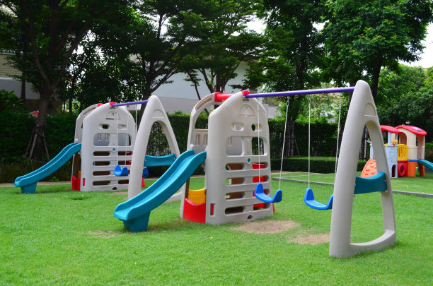 丰富多彩的儿童游乐场图片下载