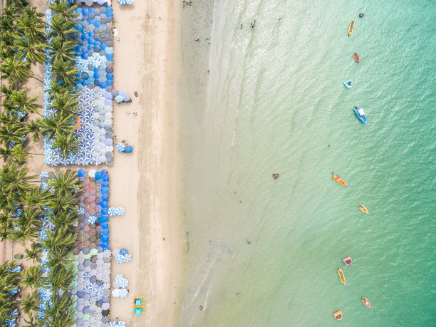 空中海滩的视角。图片下载