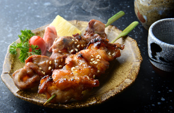 日式烤鸡或烤鸡肉。图片下载