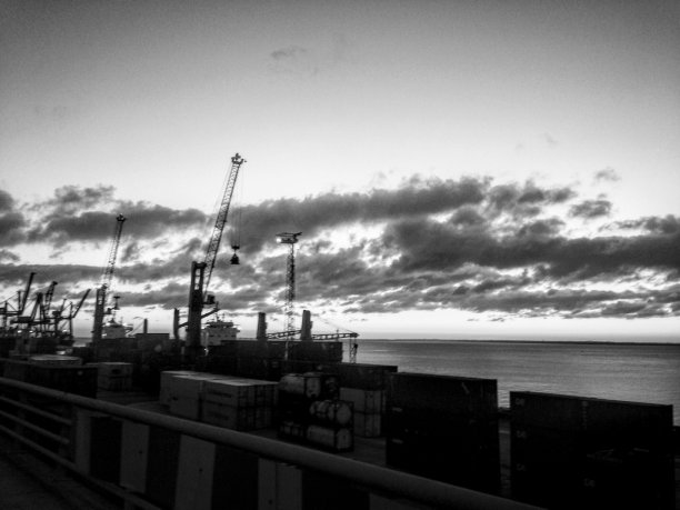 里斯本街头塔霍河图片下载