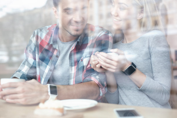 咖啡馆里的帅哥美女图片下载