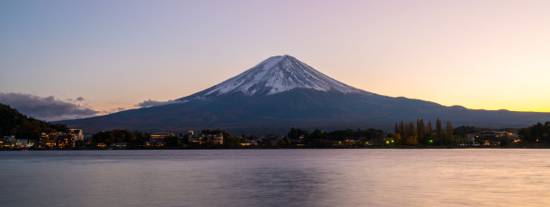 夕阳中的富士山，日本。图片下载