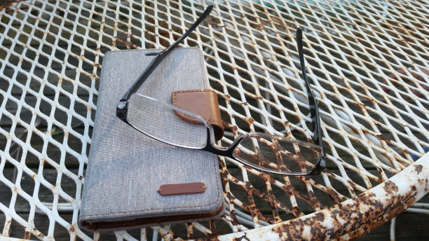 手机和眼镜图片下载