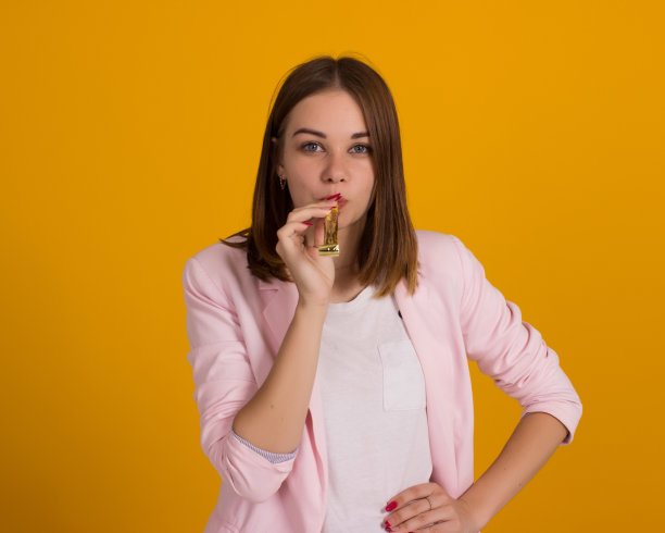 吹着口哨的漂亮女人，派对图片下载