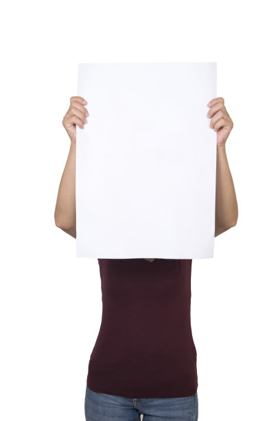 拿着空白纸板的女人图片下载