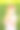 小女孩用水枪指着镜头图片下载