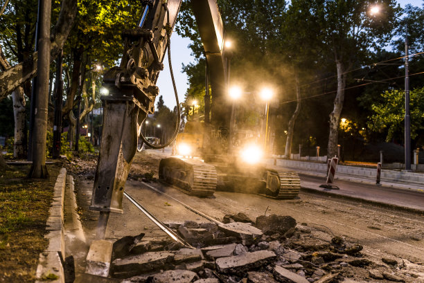 钻孔机在未来的高速公路上工作图片下载