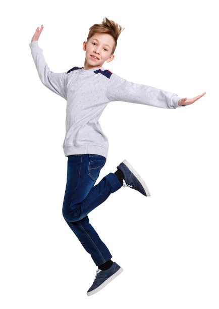 快乐的笑男孩跳跃在白色孤立的背景图片下载