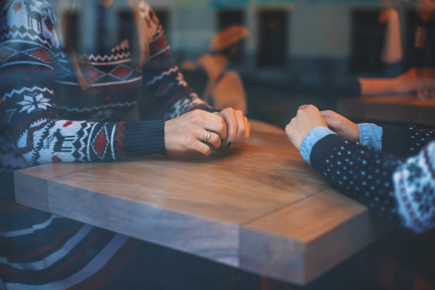 朋友在咖啡馆图片下载