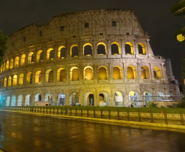罗马竞技场的夜晚图片下载