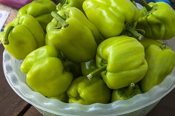 塞满辣椒的图片准备放入冰箱图片下载
