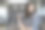 浅黑肤色的女人享受酒图片下载