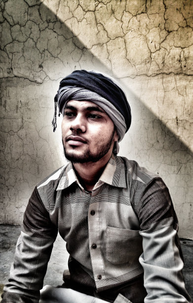 一个年轻人的肖像图片下载