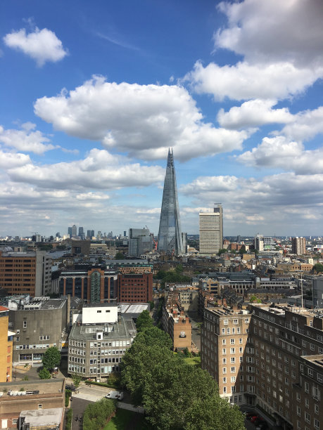 碎片，明亮和多云图片下载