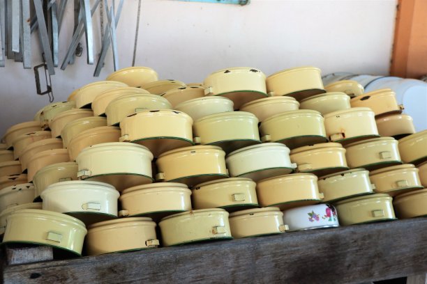 食物运走后在庙里洗图片下载