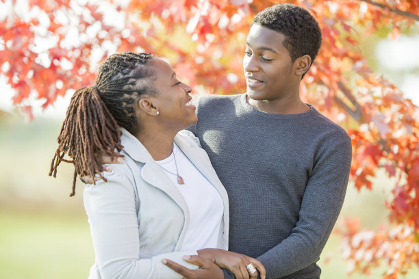 母亲和儿子图片下载