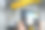 工程师手用平板，重型自动化机器人手臂机器在智能工厂工业用平板实时监控系统中的应用。工业第四物联网概念。图片下载