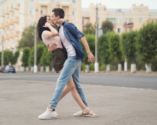 青少年约会图片下载