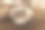 冬季针织靴和纱线以木制为背景，温暖的冬季或秋季为背景图片下载