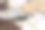 仍然生活。看到旧的手写纸条上的污迹。干树叶。羽茎。图片下载
