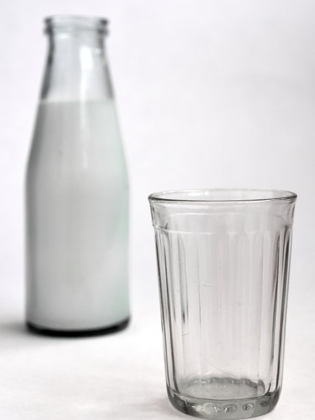 一瓶牛奶图片下载