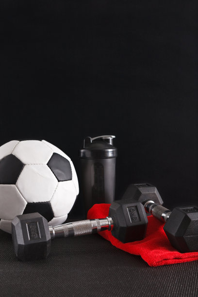 运动器材黑色背景，拷贝空间图片下载