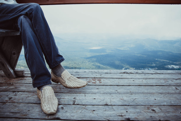 脚靠山图片下载